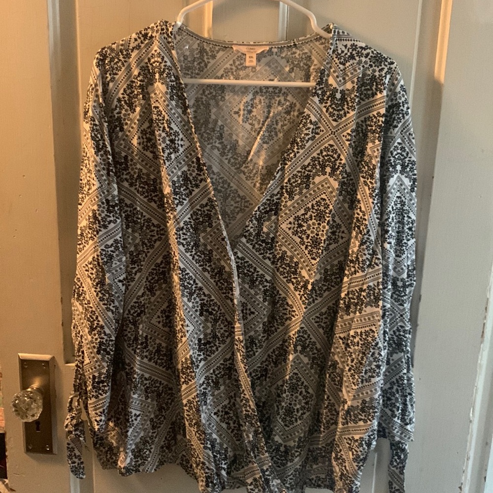 Black and white print blouse.